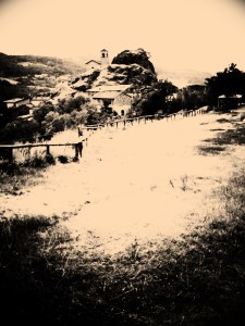 LA CHIESA DI POZZOLO ( vista dall'osteria)