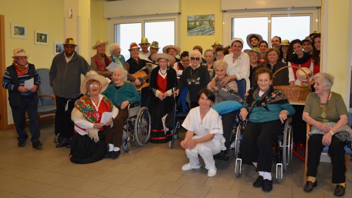 IL CANTAMAGGIO OMAGGIA LA CASA DI RIPOSO A VERNASCA...