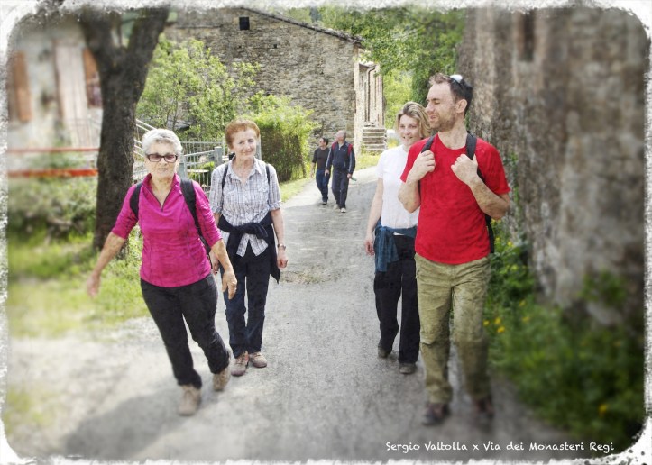 pellegrini sulla via dei monasteri regi a mignano