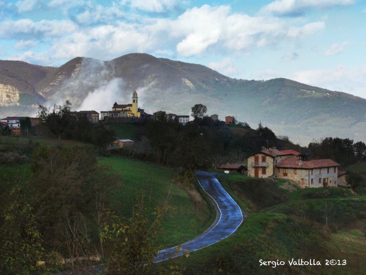 vezzolacca in valtolla con la nebbia alle spalle...